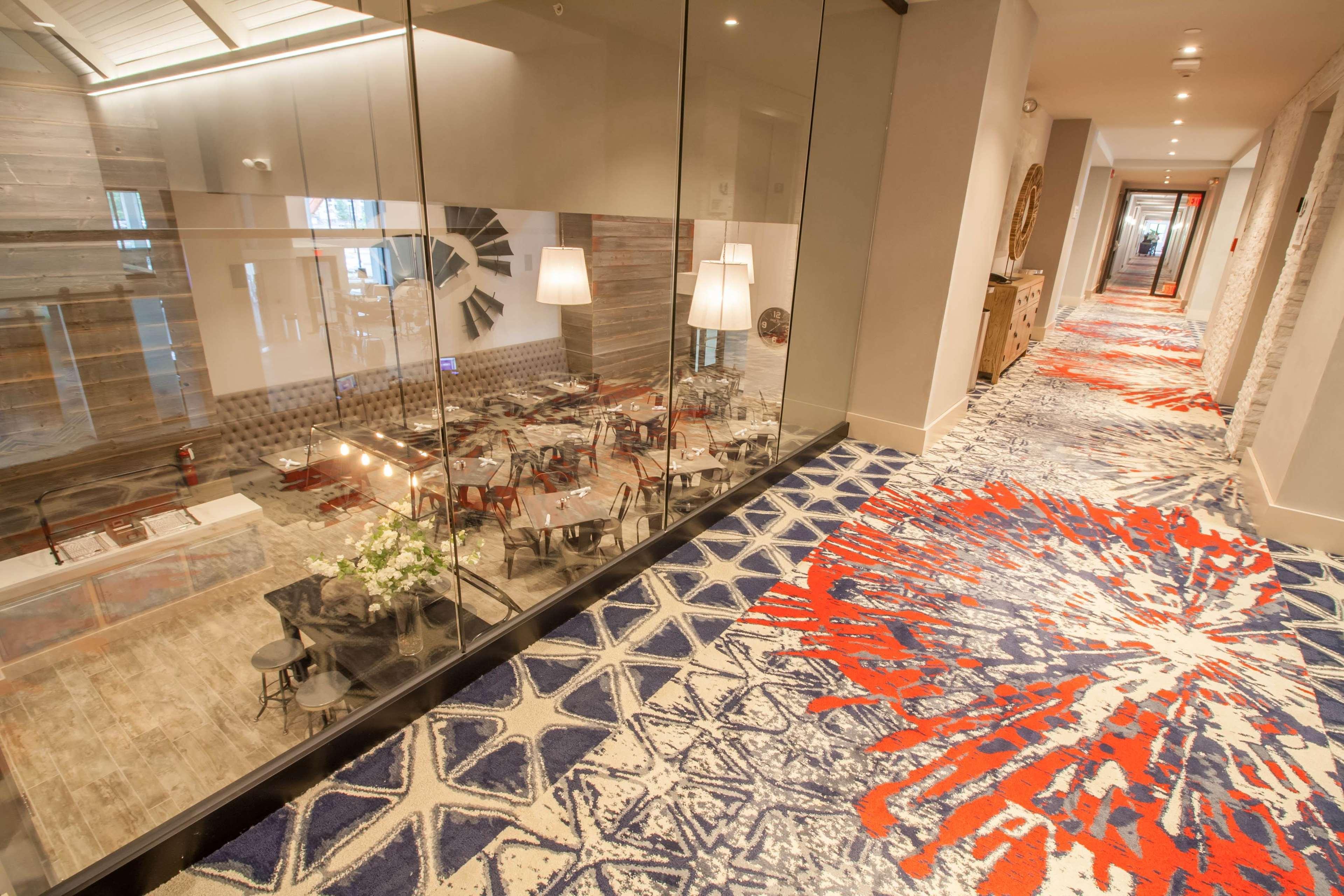 Hotel Renovo Des Moines Urbandale,Tapestry Collection Hilton エクステリア 写真