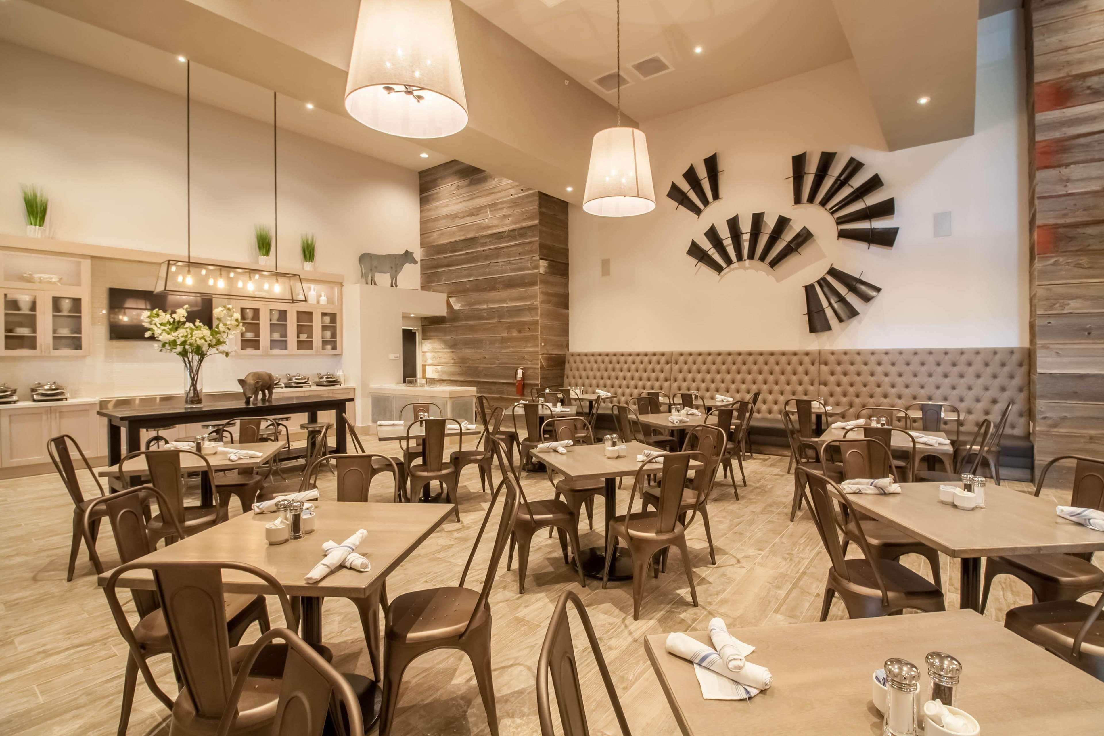Hotel Renovo Des Moines Urbandale,Tapestry Collection Hilton エクステリア 写真