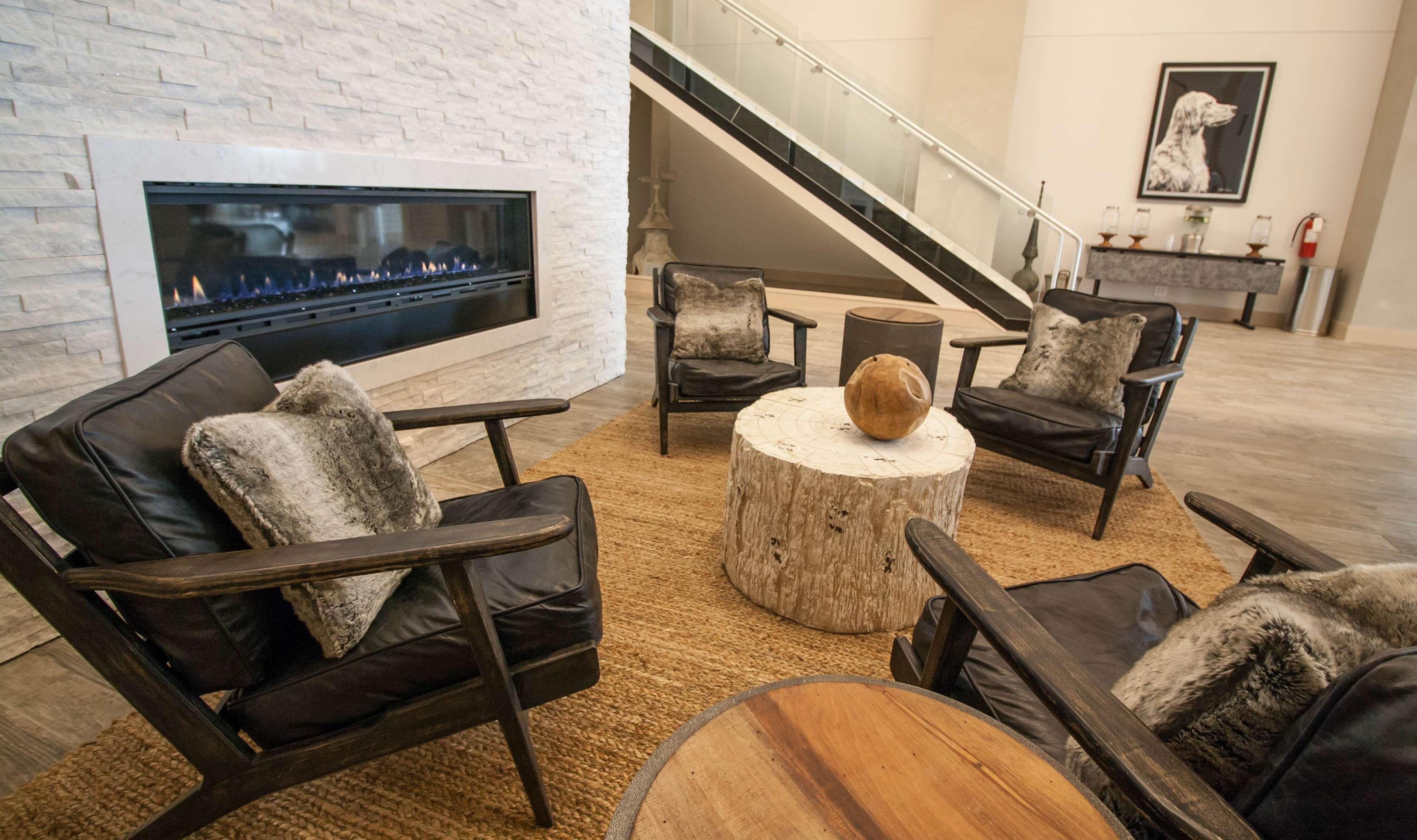 Hotel Renovo Des Moines Urbandale,Tapestry Collection Hilton エクステリア 写真