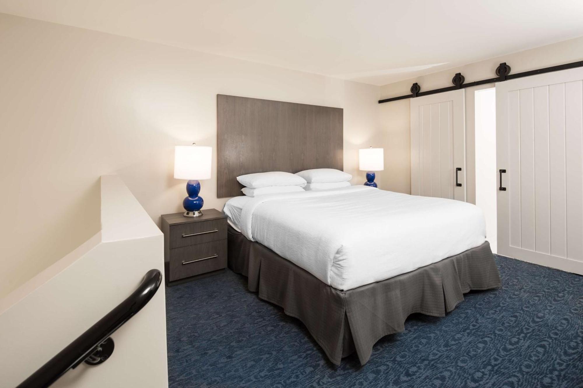Hotel Renovo Des Moines Urbandale,Tapestry Collection Hilton エクステリア 写真